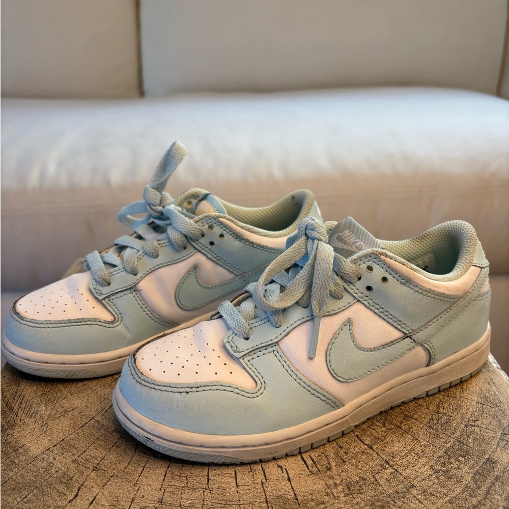 Nike Kids Low-Top Sneakers in Pale Blue and White
